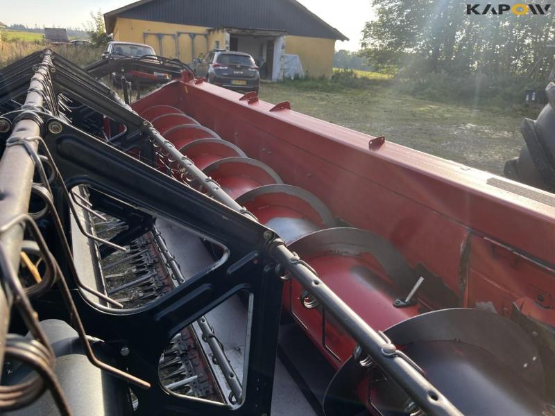Case IH 9120 combine harvester with 35-foot vario header 22