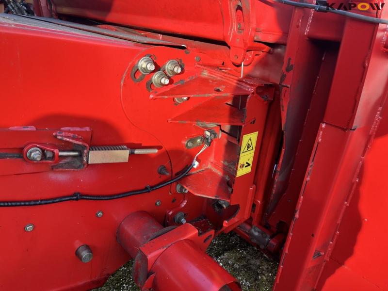 Case IH 9120 combine harvester with 35-foot vario header 29