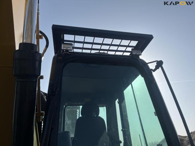 Caterpillar 320D2 excavator 19