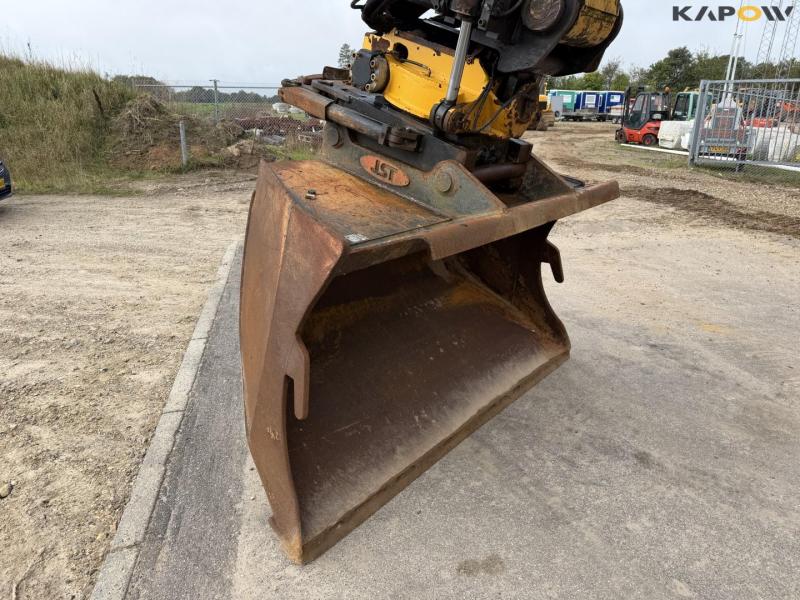 Caterpillar 330 FL excavator 9