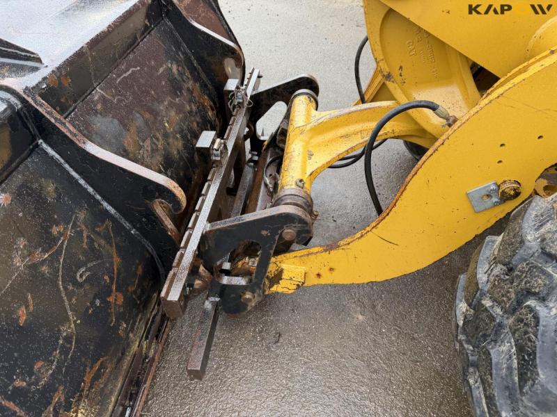 Caterpillar 907H Wheel Loader 11