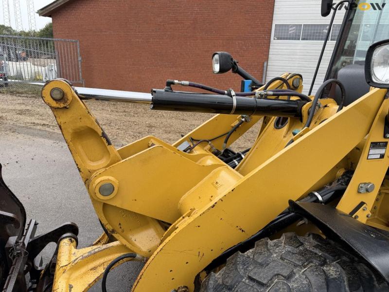 Caterpillar 907H Wheel Loader 22