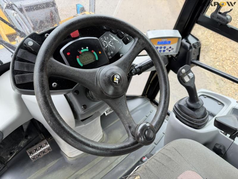 Caterpillar 907H Wheel Loader 40