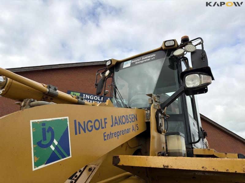 Caterpillar 938H Wheel Loader 23