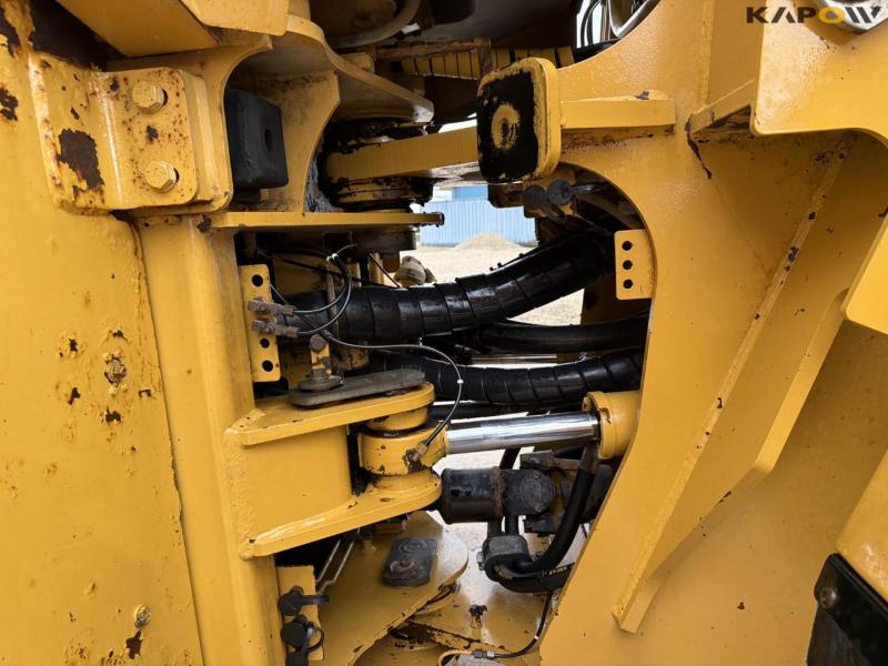 Caterpillar 938H Wheel Loader 29