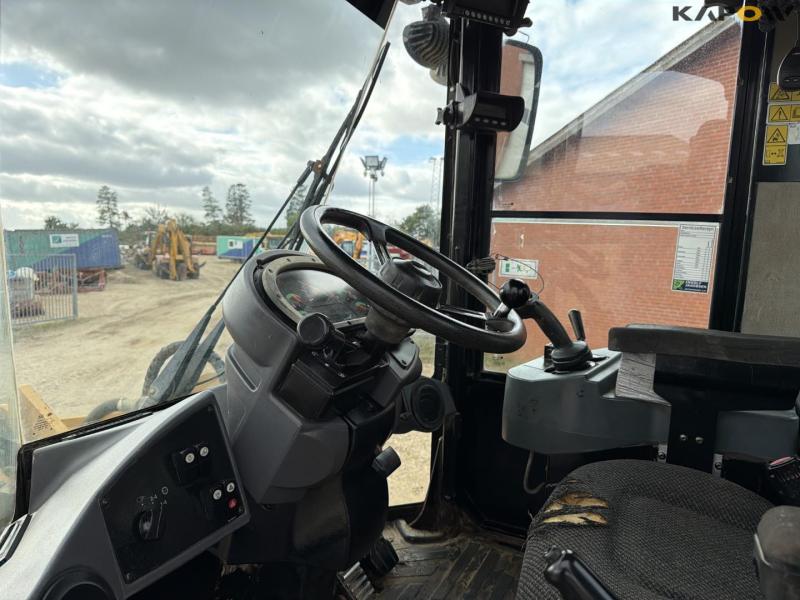 Caterpillar 938H Wheel Loader 33