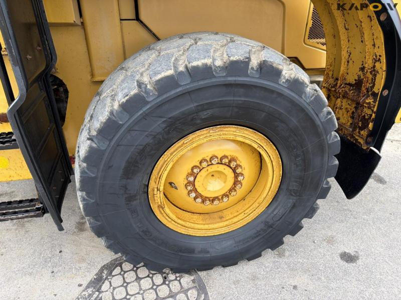 Caterpillar 938H Wheel Loader 61