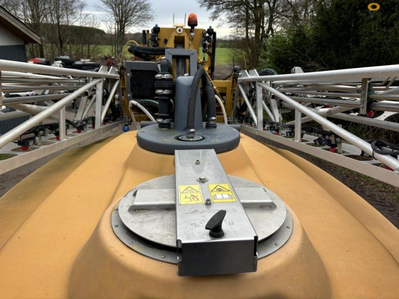 Challenger Rogator sprayer 52