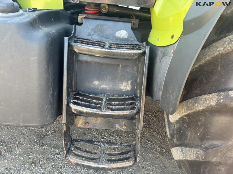 Claas 630 tractor with front loader 9