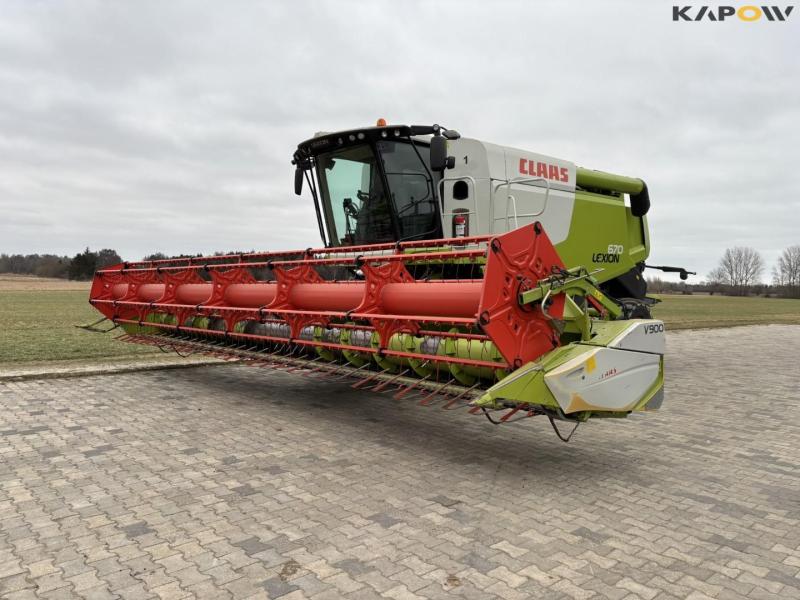 Claas 670 combine with V900 30ft header 100