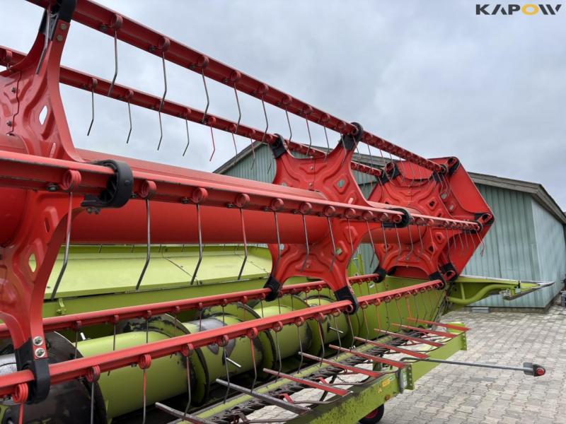 Claas 670 combine with V900 30ft header 112