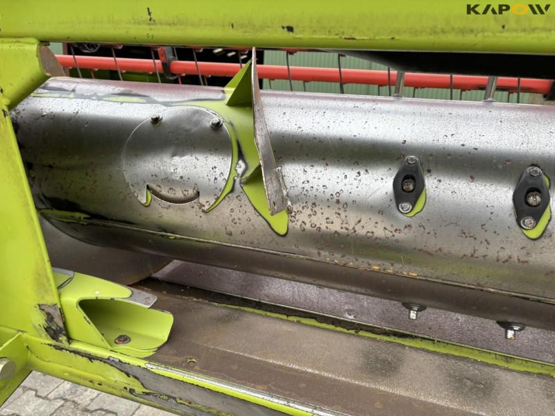 Claas 670 combine with V900 30ft header 121