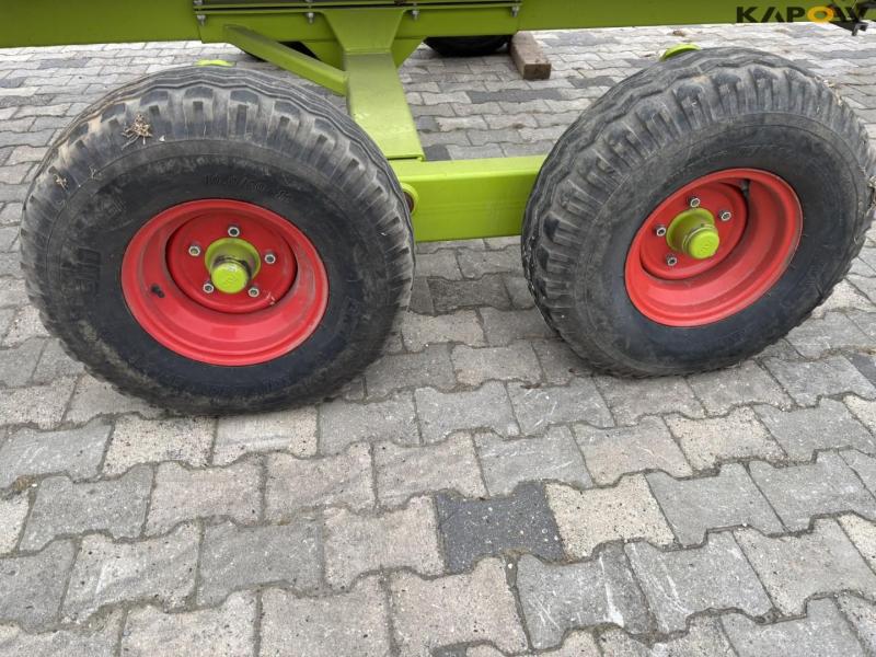 Claas 670 combine with V900 30ft header 139