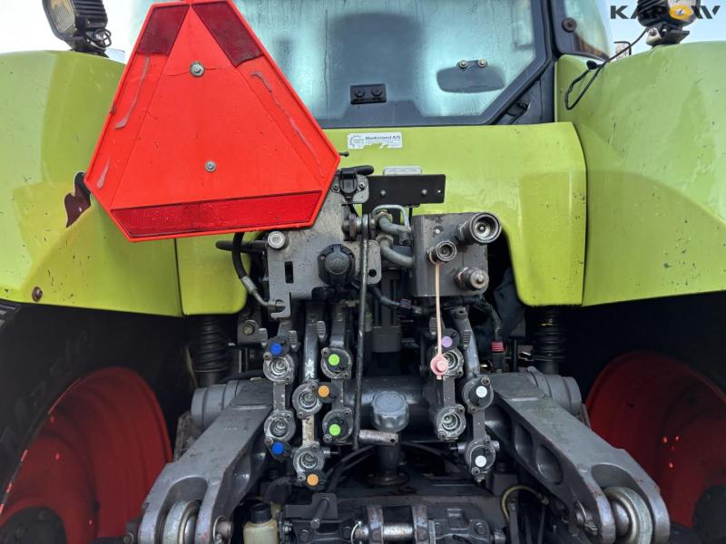Claas Axion 840 tractor 25