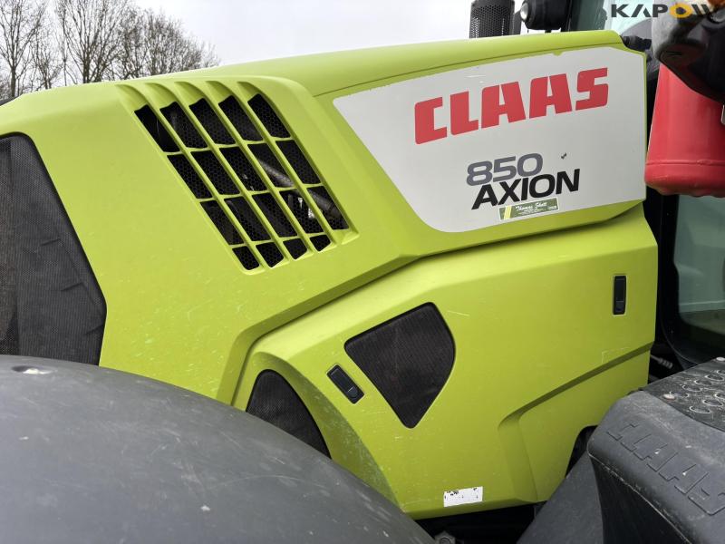 Claas Axion 850 CMATIC 4 WD tractor 52