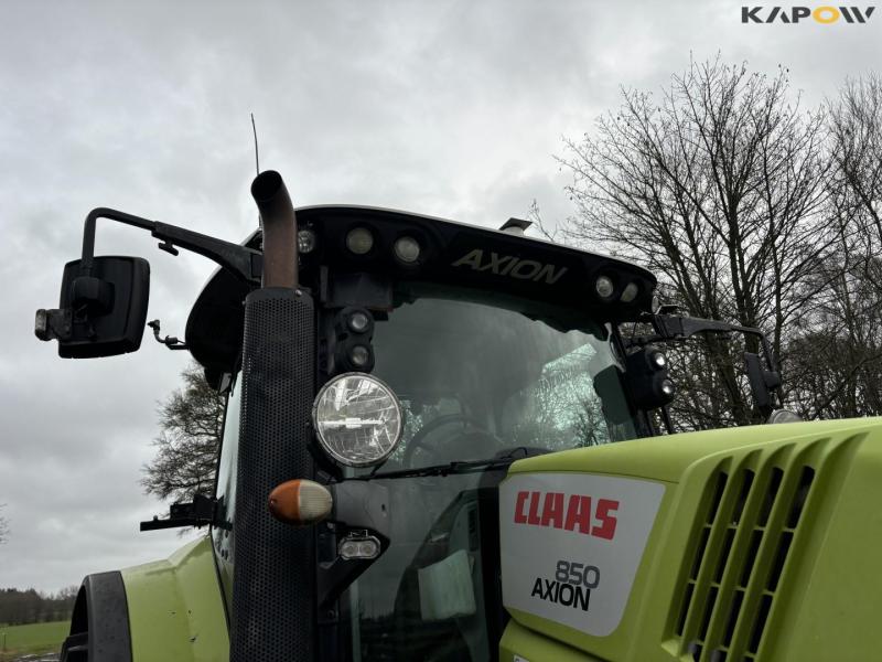 Claas Axion 850 tractor 22