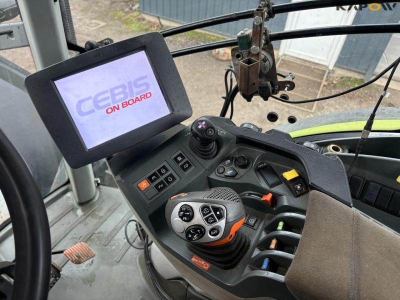 Claas Axion 850 tractor 47