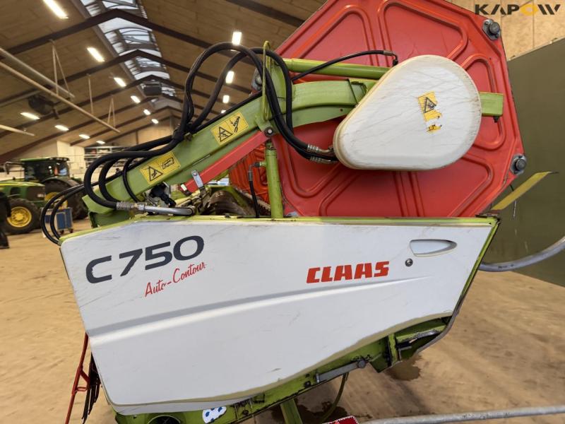 Claas Lexion 560 + 25 foot header 82