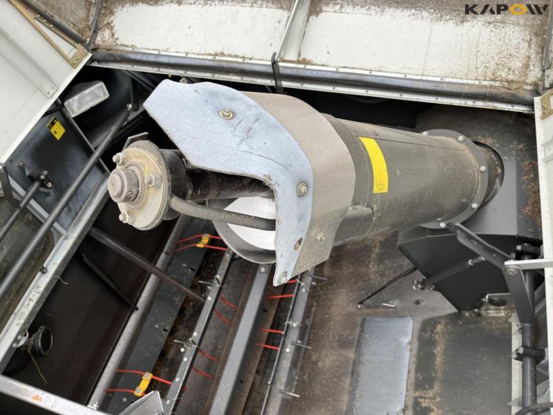 Claas lexion 760 combine harvester with 31 foot header 43