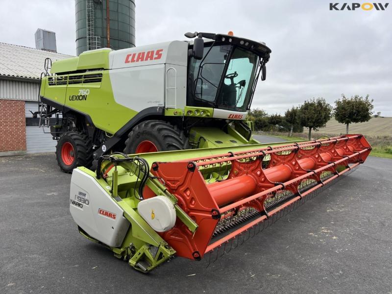 Claas lexion 760 combine harvester with 31 foot header 3