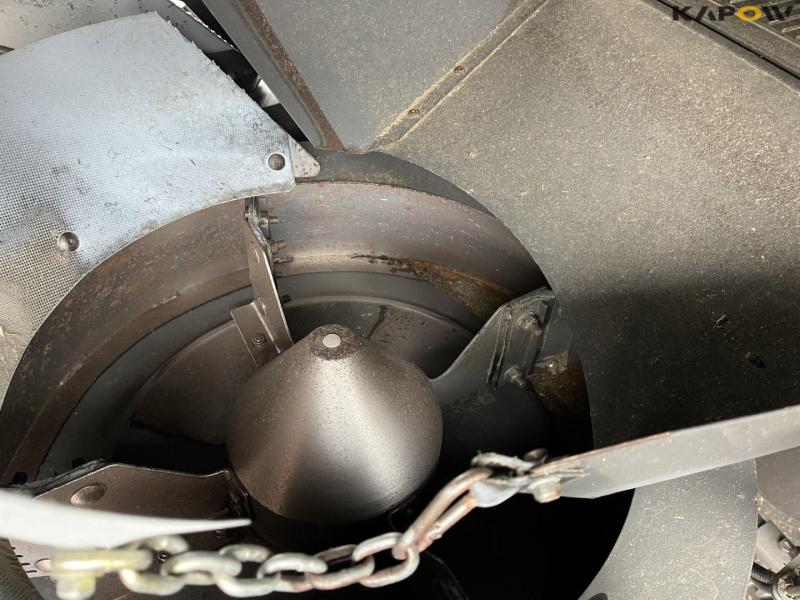 Claas lexion 760 combine harvester with 31 foot header 31