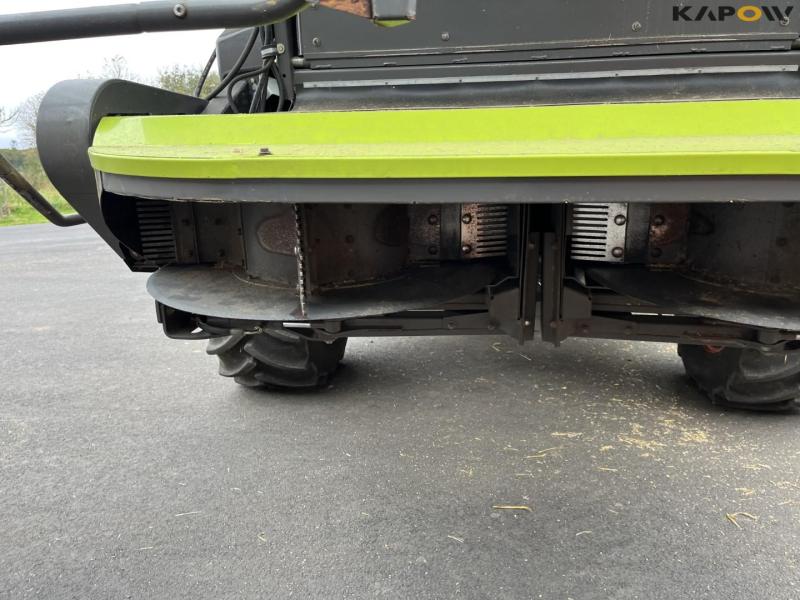 Claas lexion 760 combine harvester with 31 foot header 34