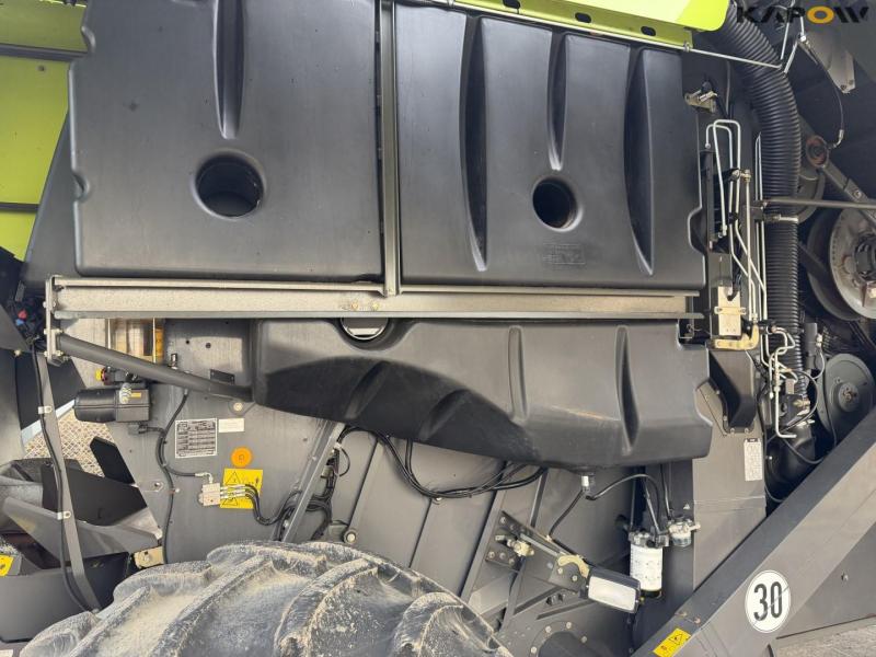Claas Lexion 770 combine harvester 26
