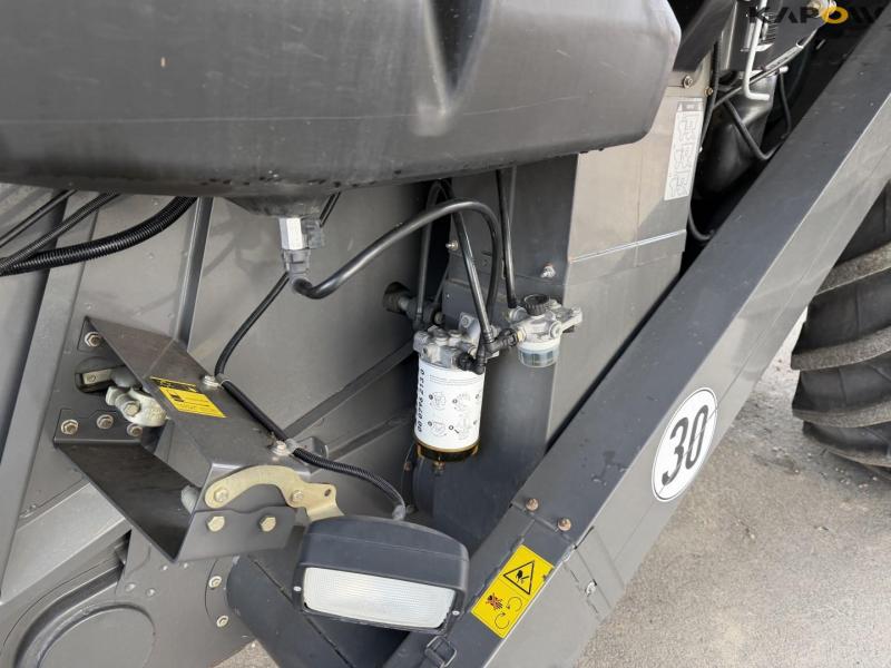 Claas Lexion 770 combine harvester 27