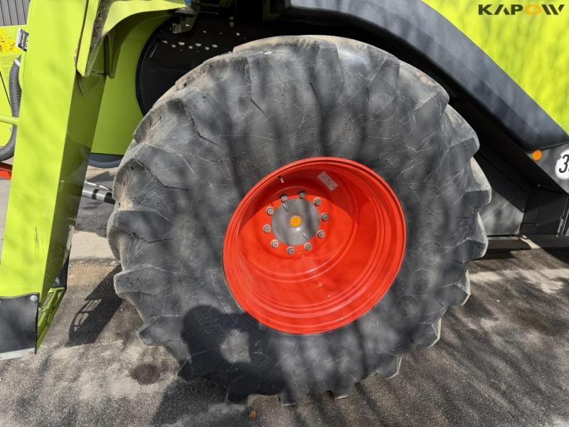 Claas Lexion 770 combine harvester 75