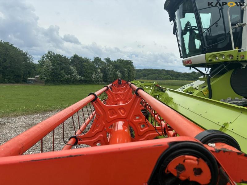 Claas lexion 780 TT combine harvester 9