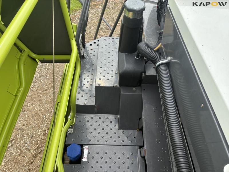 Claas lexion 780 TT combine harvester 82