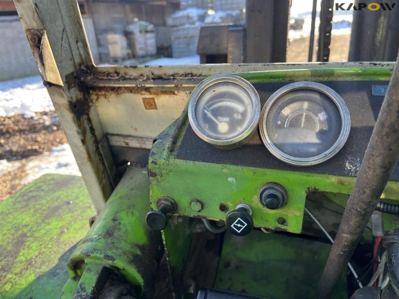 Clark 5 ton forklift 22