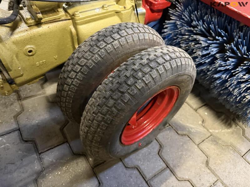 Clio tool carrier with broom 24