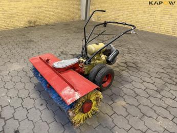 Clio tool carrier with broom