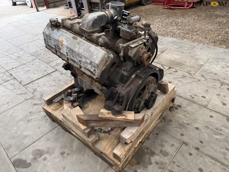 Cummins 903 engine 3