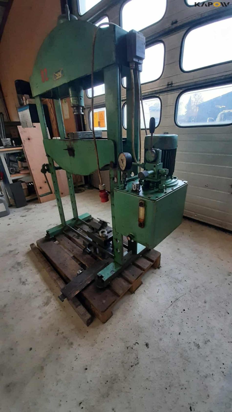 Compac MP28 40 ton baler 6