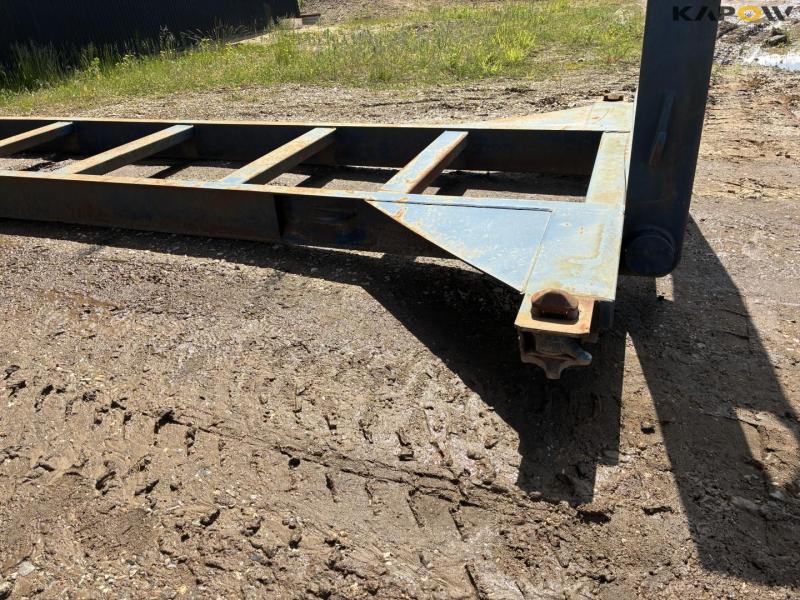 Container flatbed for hook and wire 15