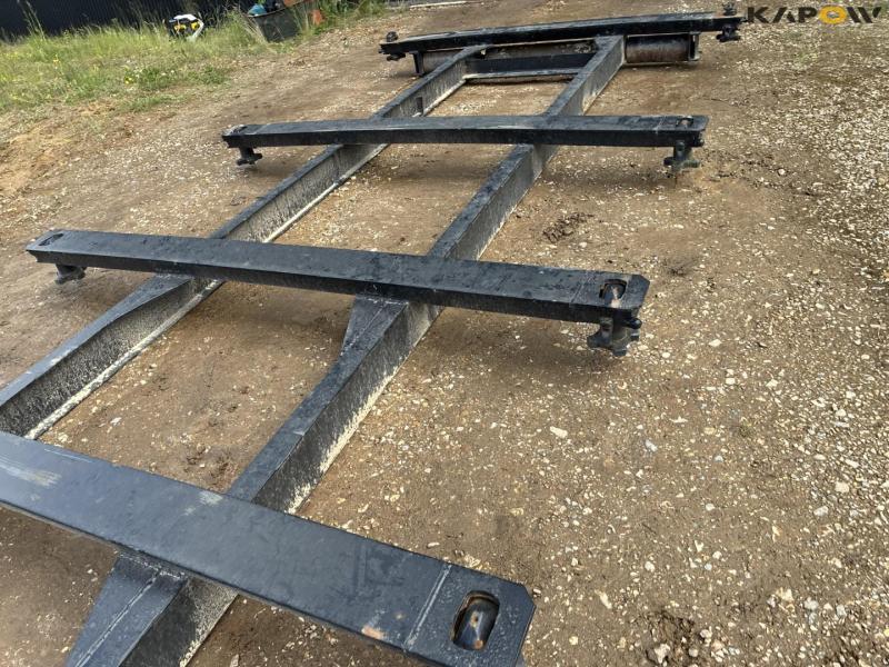 Container flatbed for hook and wire 12