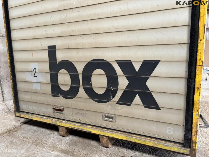 Container with aluminum sliding doors 11