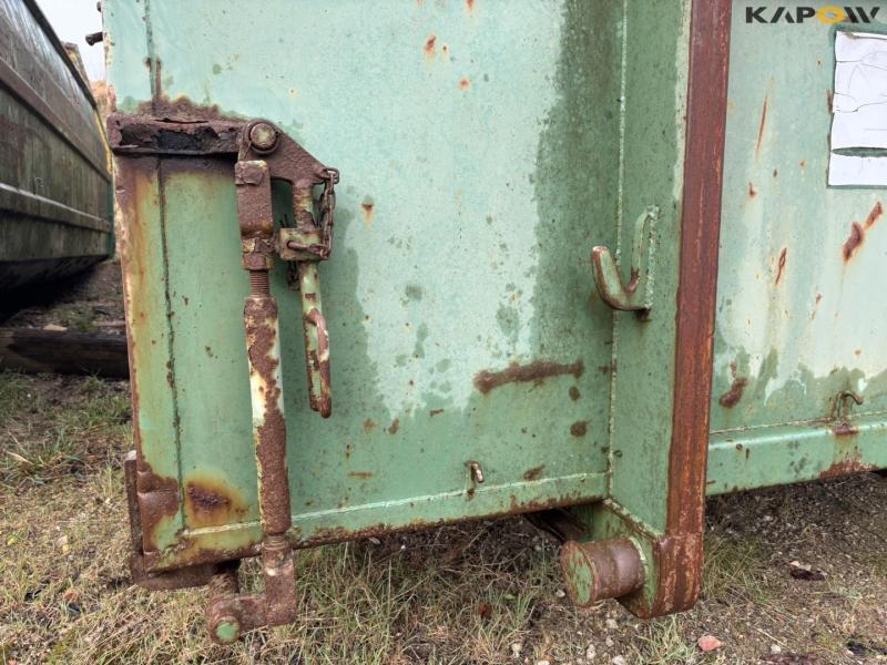 Container with hook lift 8