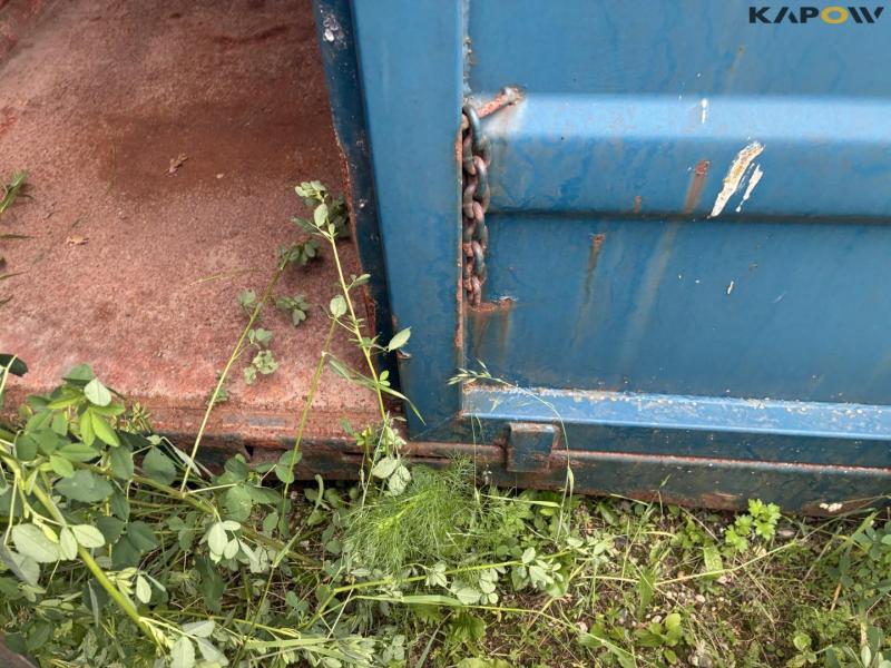 Container with closed sides that can be opened 28