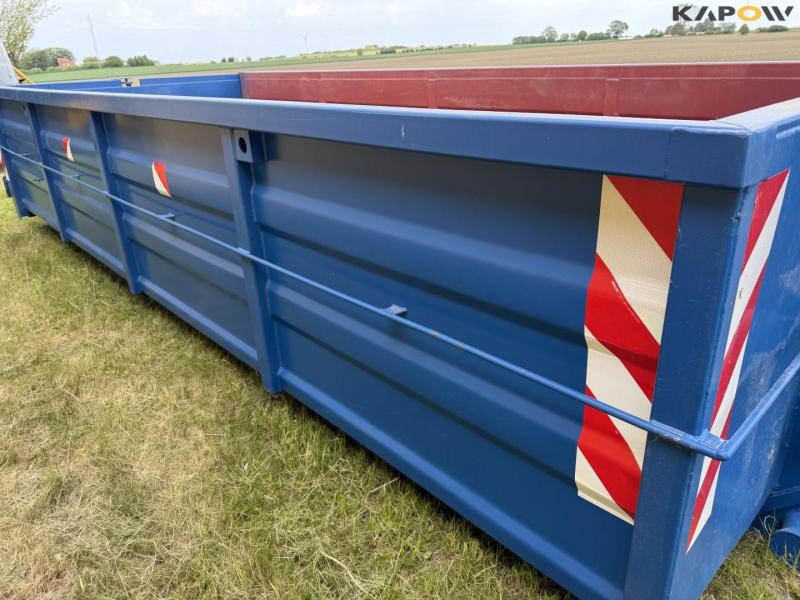 Container 17