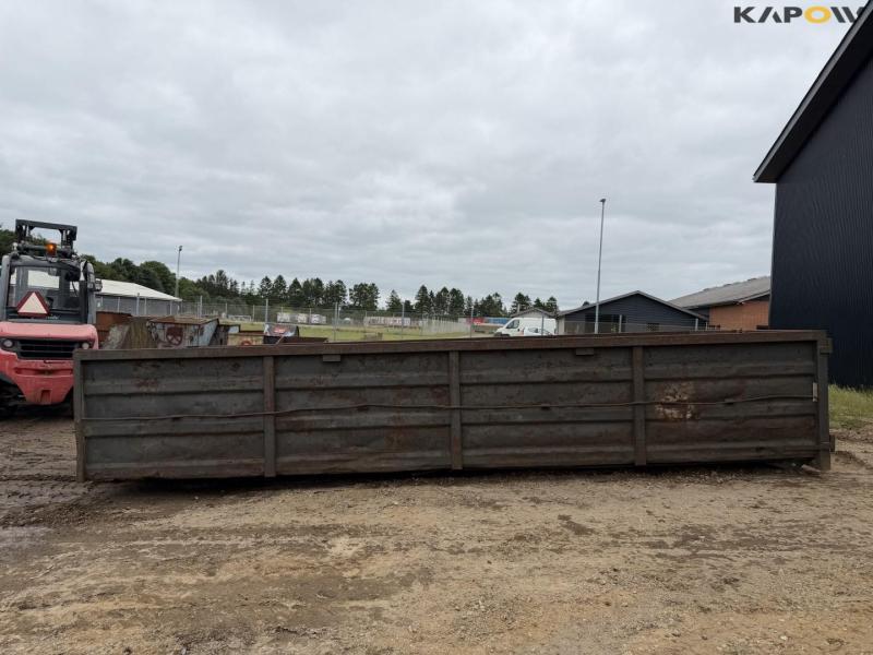 Container 8