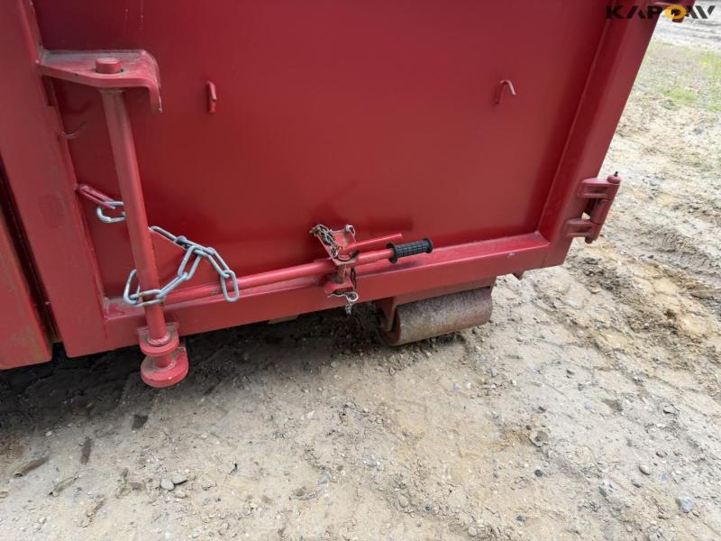 Container 18
