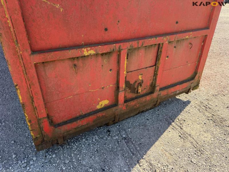 Container 16