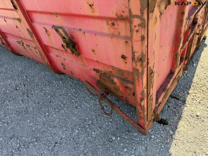 Container 17