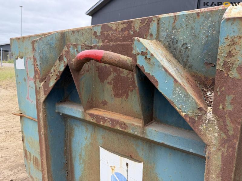 Container 21