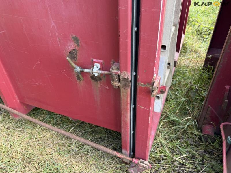 Container 8