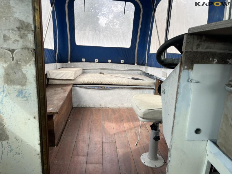 Coronet 27 foot motorboat 22