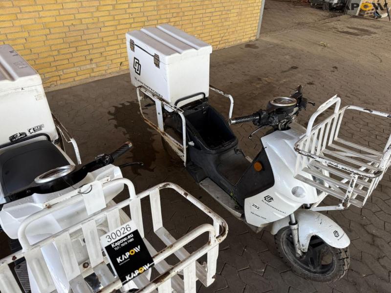 DAO 365 Electric moped with box 28